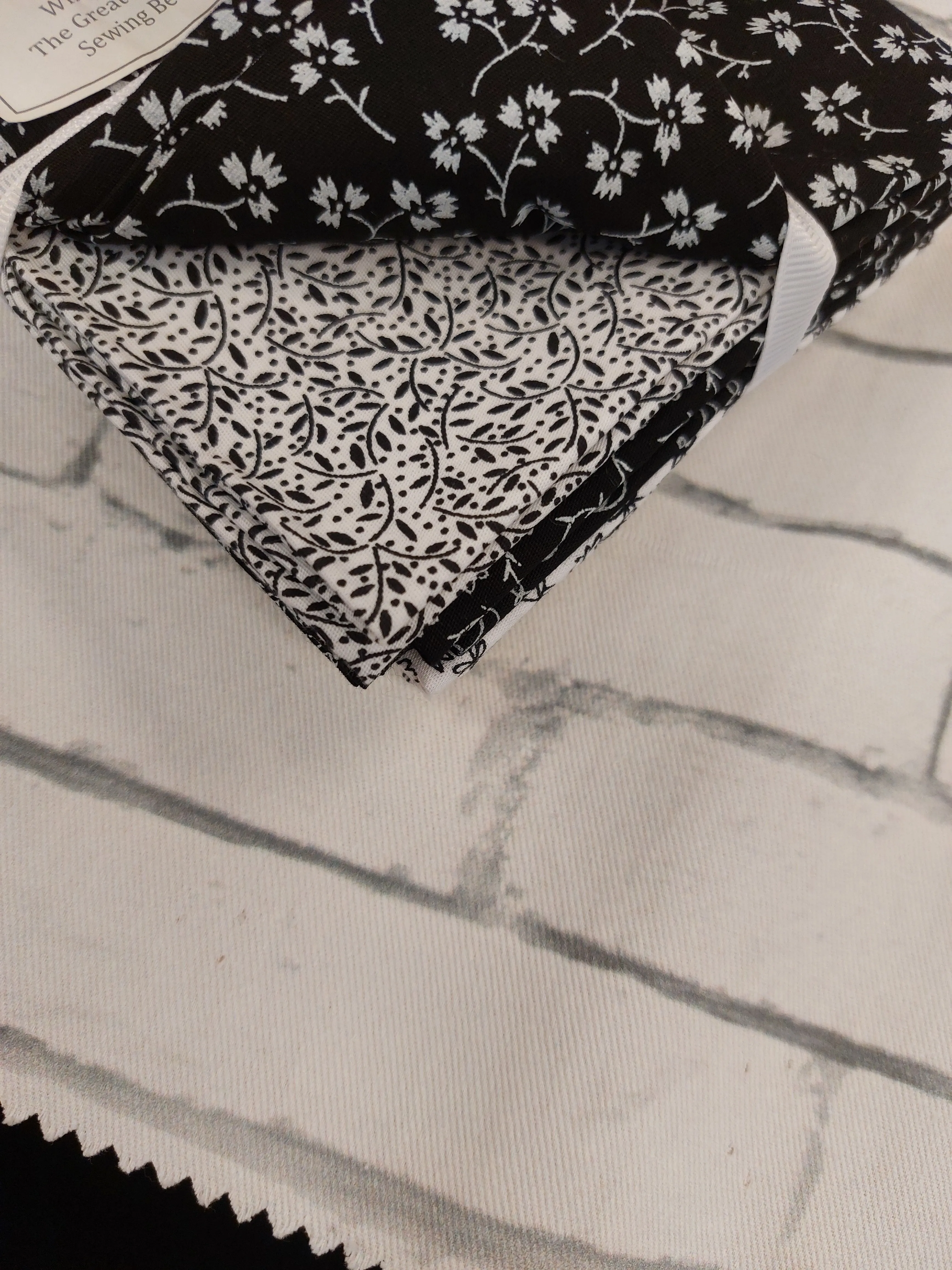 Black & White Floral 6 Piece Fat Quarter Fabric Pack - Ombre Trends by Heather Jacks