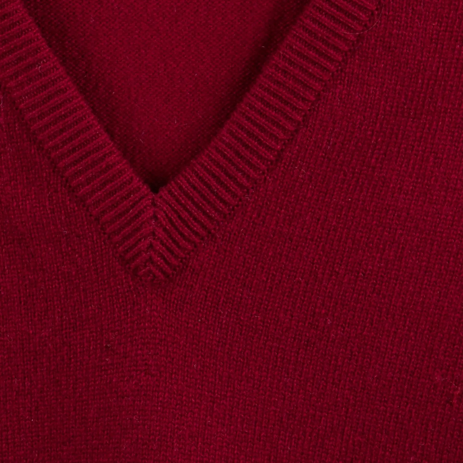 Men's Hawick Knitwear V-Neck Slipover  Claret